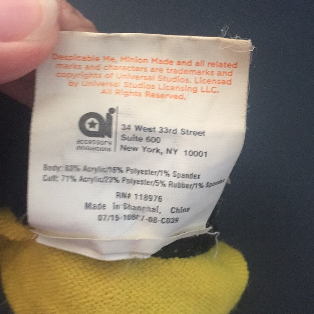 Despicable Me Minion Gloves - Picture 8 of 8